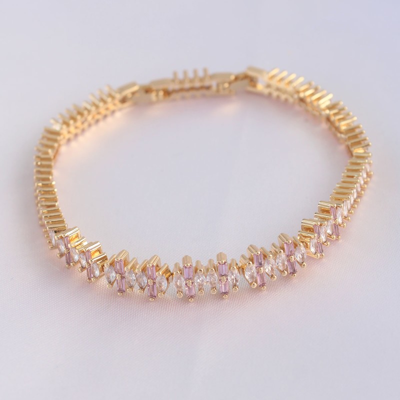 Vip Seri Pirinç Pembe Zirkon Taşlı Gold Renk Baget Model Bileklik Vip Seri Pirinç Pembe Zirkon Taşlı Gold Renk Baget Model Bileklik