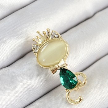 Yeşil Damla Zirkon Taşlı Kraliçe Taçlı Kedi Figürlü Gold Renk Kadın Broş Yeşil Damla Zirkon Taşlı Kraliçe Taçlı Kedi Figürlü Gold Renk Kadın Broş
