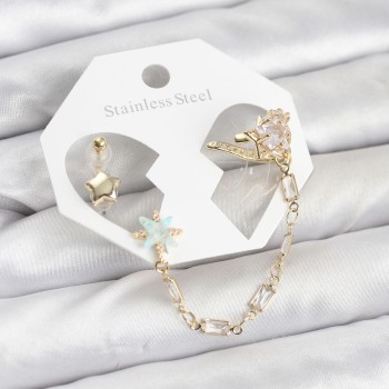 Yıldız Model Pirinç Gold Renk Zincir Bağlantılı Ear Cuff Küpe Seti Yıldız Model Pirinç Gold Renk Zincir Bağlantılı Ear Cuff Küpe Seti