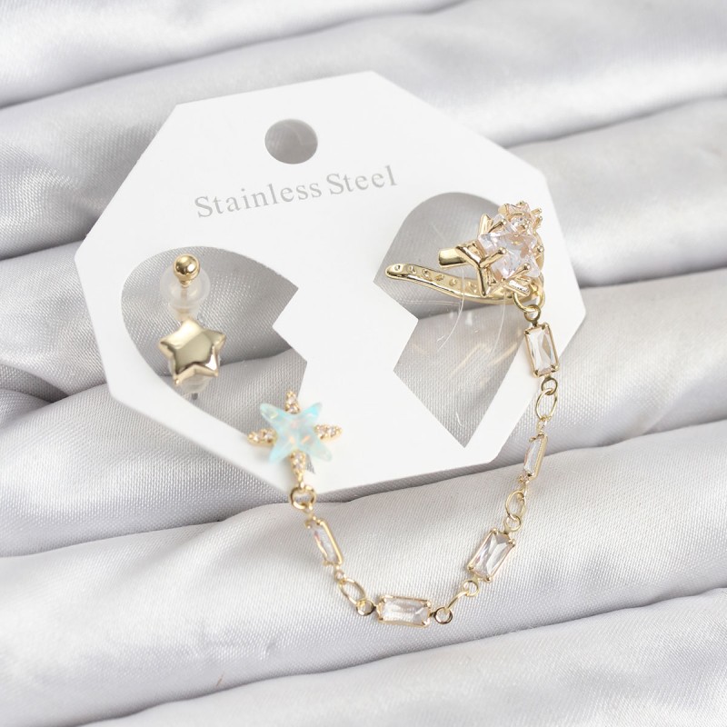 Yıldız Model Pirinç Gold Renk Zincir Bağlantılı Ear Cuff Küpe Seti Yıldız Model Pirinç Gold Renk Zincir Bağlantılı Ear Cuff Küpe Seti