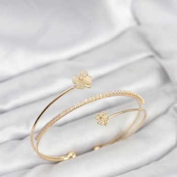 Yonca Çiçek Model Pirinç Gold Renk Kadın Bileklik Yonca Çiçek Model Pirinç Gold Renk Kadın Bileklik