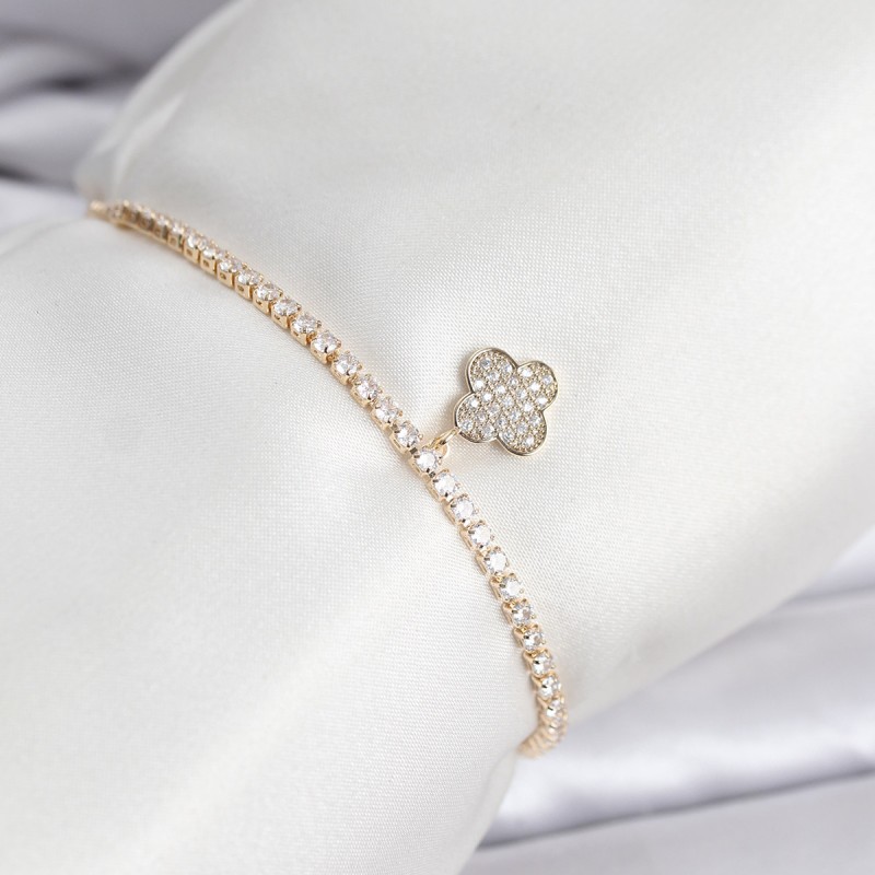 Yonca Model Zirkon Taşlı Gold Renk Asansörlü Su Yolu Bileklik Yonca Model Zirkon Taşlı Gold Renk Asansörlü Su Yolu Bileklik