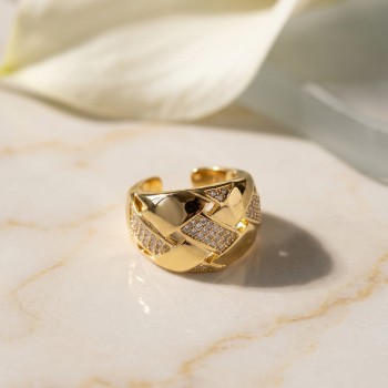 Zirkon Taş Detaylı Geçmeli Örgü Tasarımlı Ayarlanabilir Gold Renk Yüzük Zirkon Taş Detaylı Geçmeli Örgü Tasarımlı Ayarlanabilir Gold Renk Yüzük