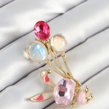 Zirkon Taşlı Balonlu Pembe Tavşan Figürlü Gold Renk Kadın Broş Zirkon Taşlı Balonlu Pembe Tavşan Figürlü Gold Renk Kadın Broş