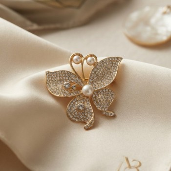 Zirkon Taşlı Gold Renk Kelebek Model Broş Zirkon Taşlı Gold Renk Kelebek Model Broş